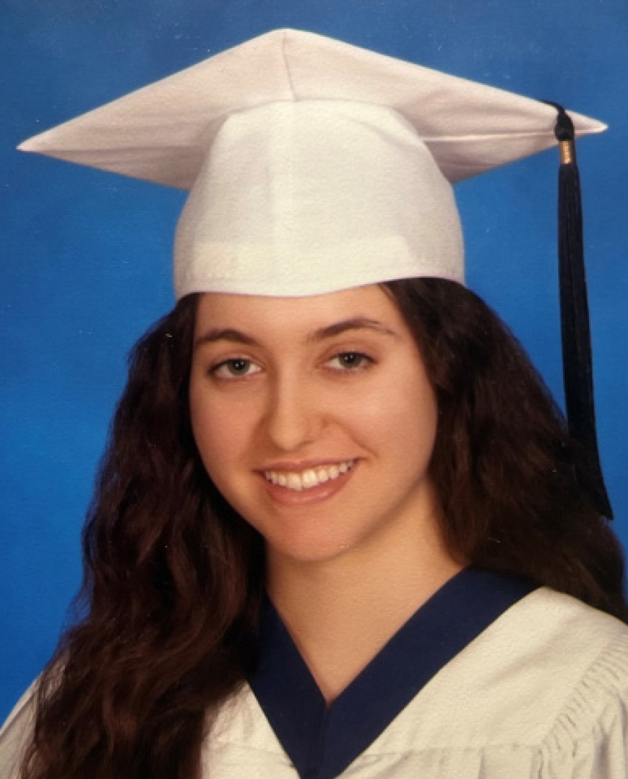 Angela Luca headshot