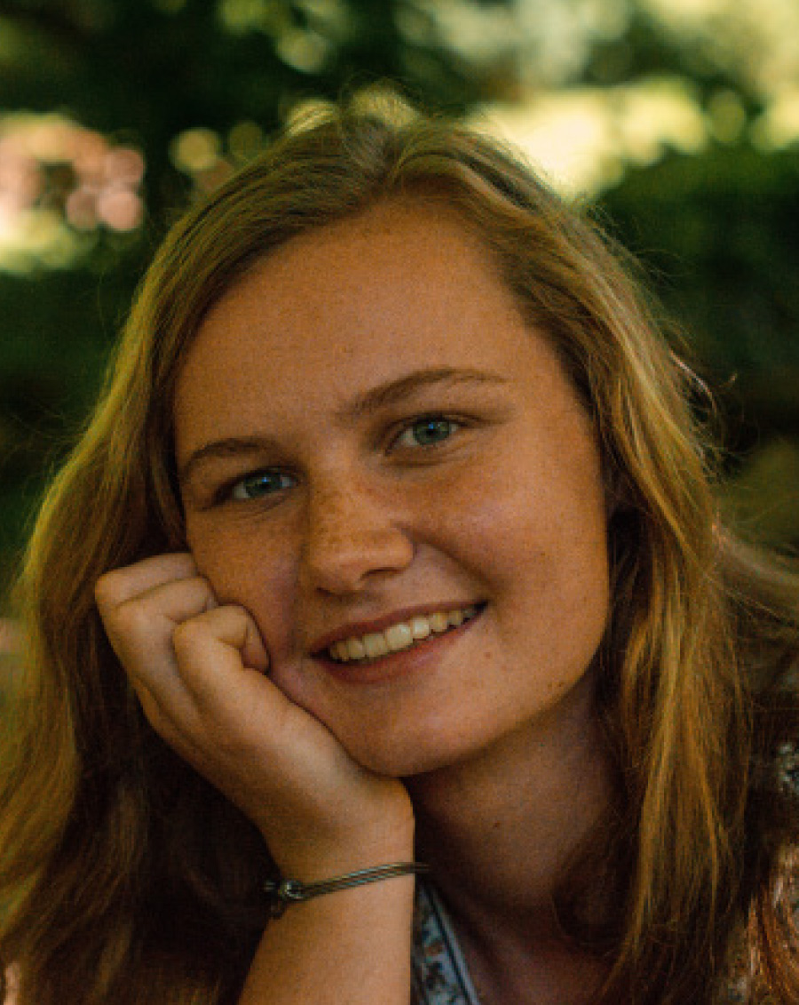 Holly Niefergold headshot