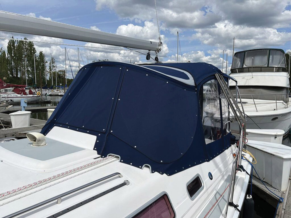 PLASKOLITE’s TUFFAK Marine 5 polycarbonate material on Hunter 33 by Hayden Island Canvas