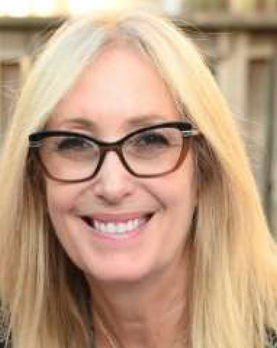 Lisa Kreinces headshot