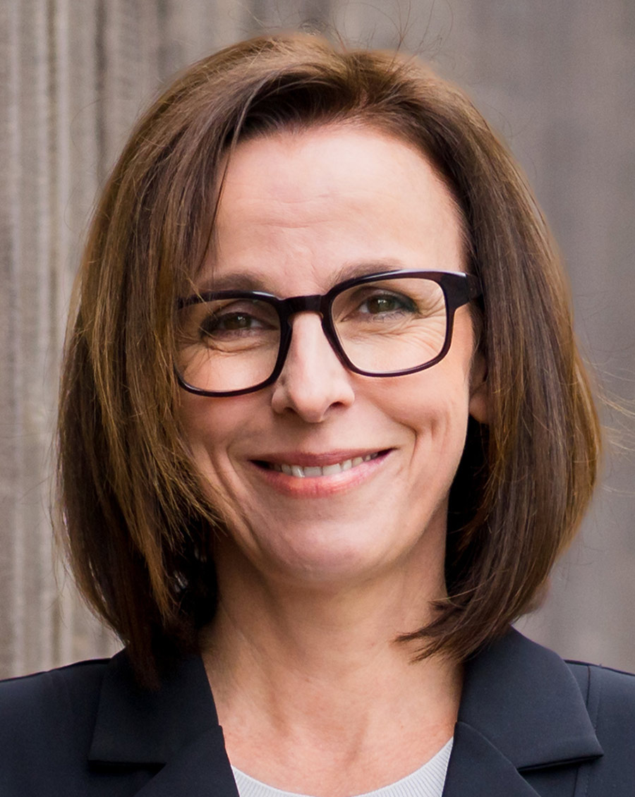 headshot of Ulrike Deschka