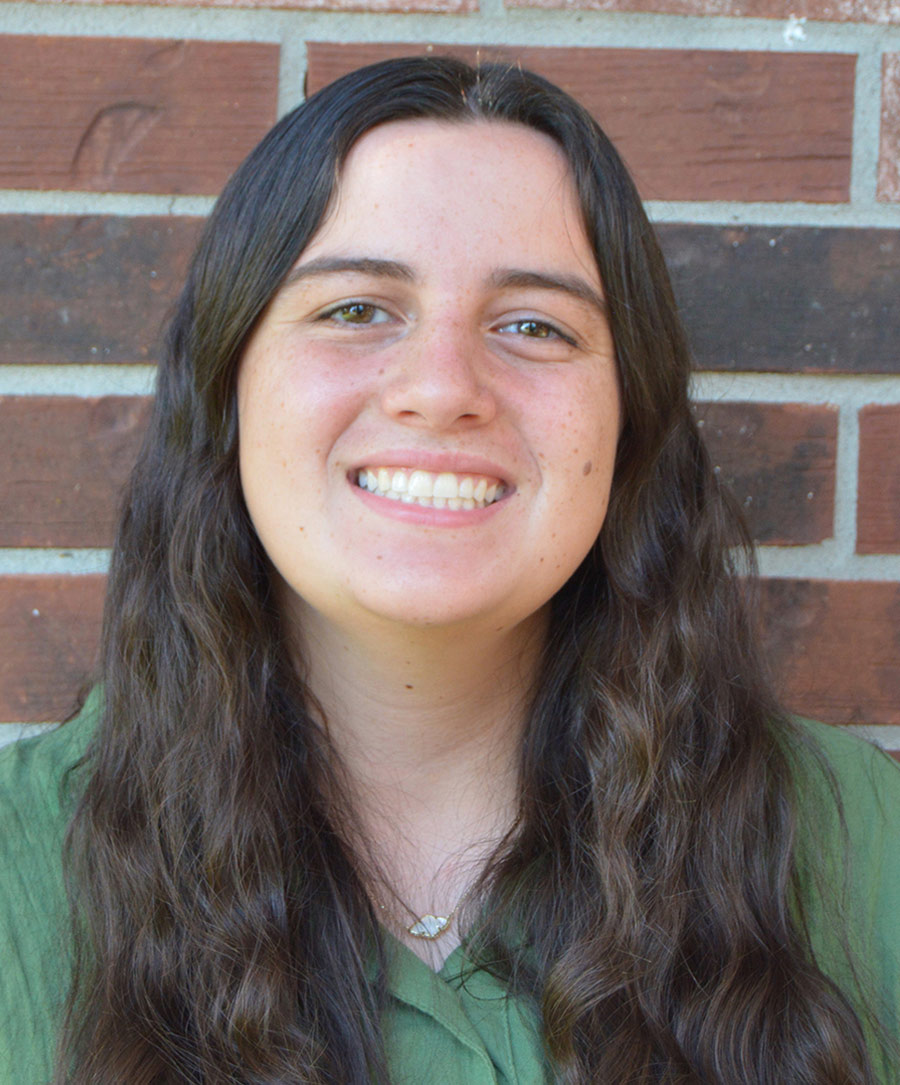 headshot of Isabella Parker