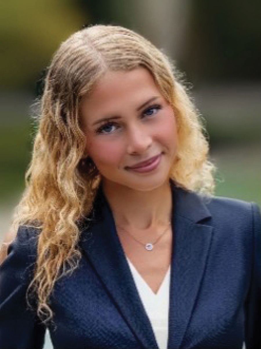 headshot of Annabelle Ellenbogen
